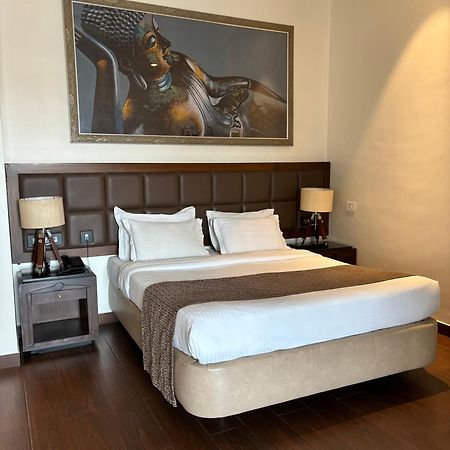 Park Suites Calcutta Buitenkant foto