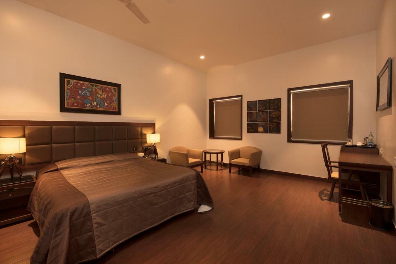 Park Suites Calcutta Buitenkant foto