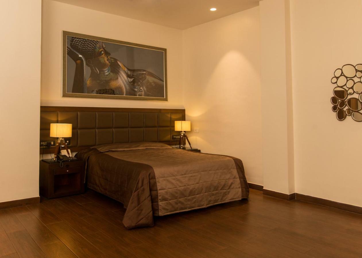 Park Suites Calcutta Buitenkant foto