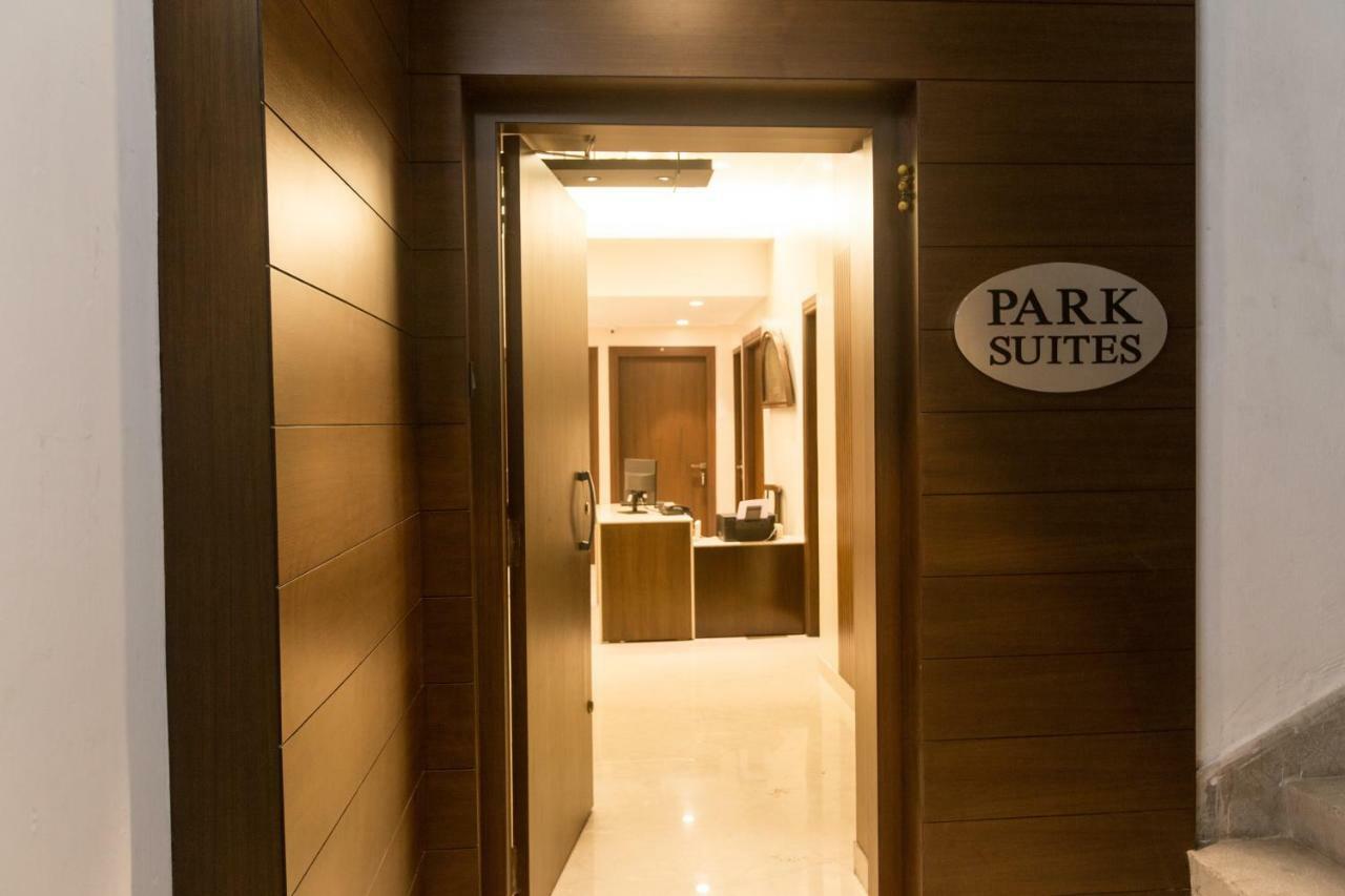 Park Suites Calcutta Buitenkant foto