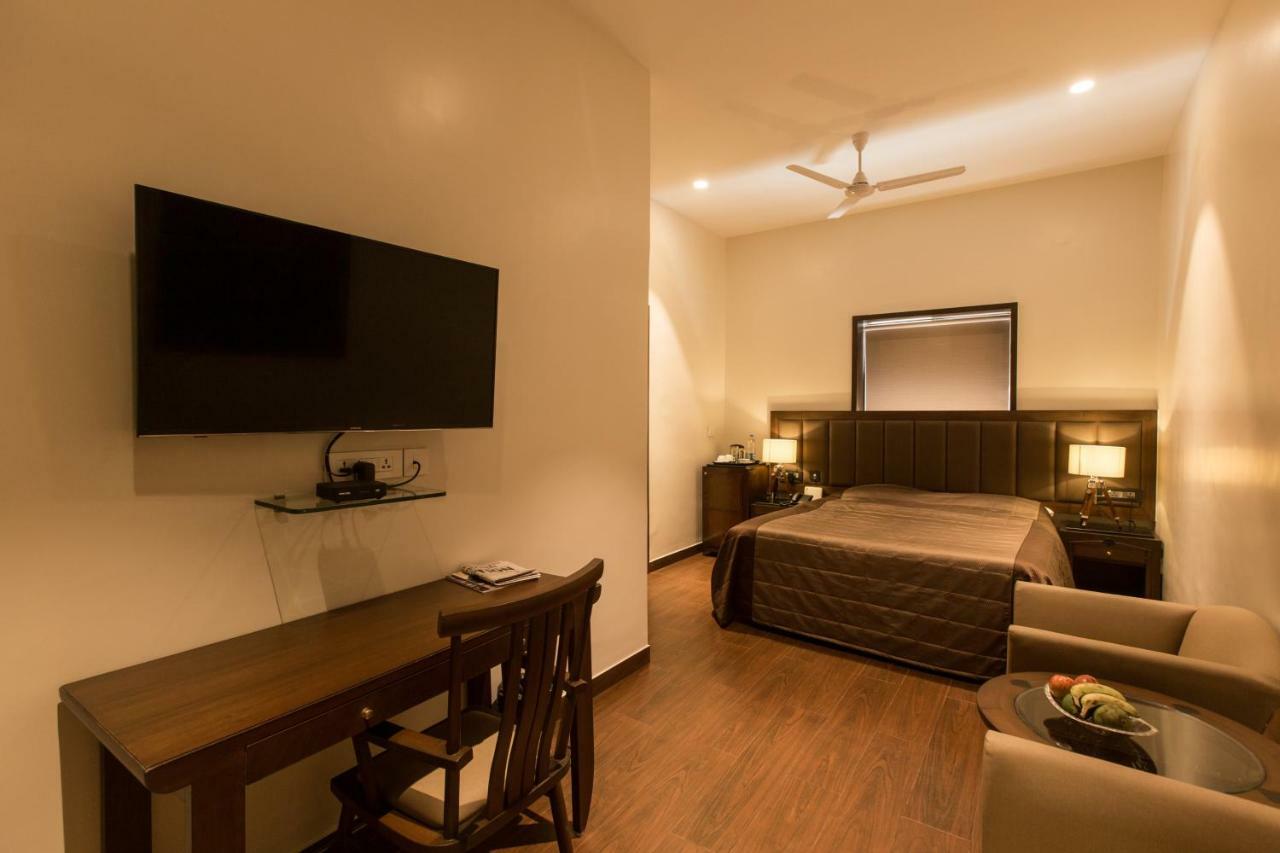 Park Suites Calcutta Buitenkant foto